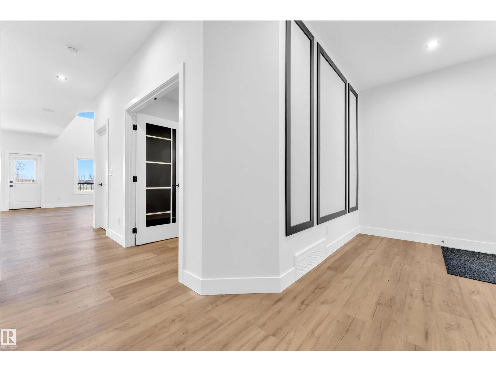 638 Astoria WY, Devon