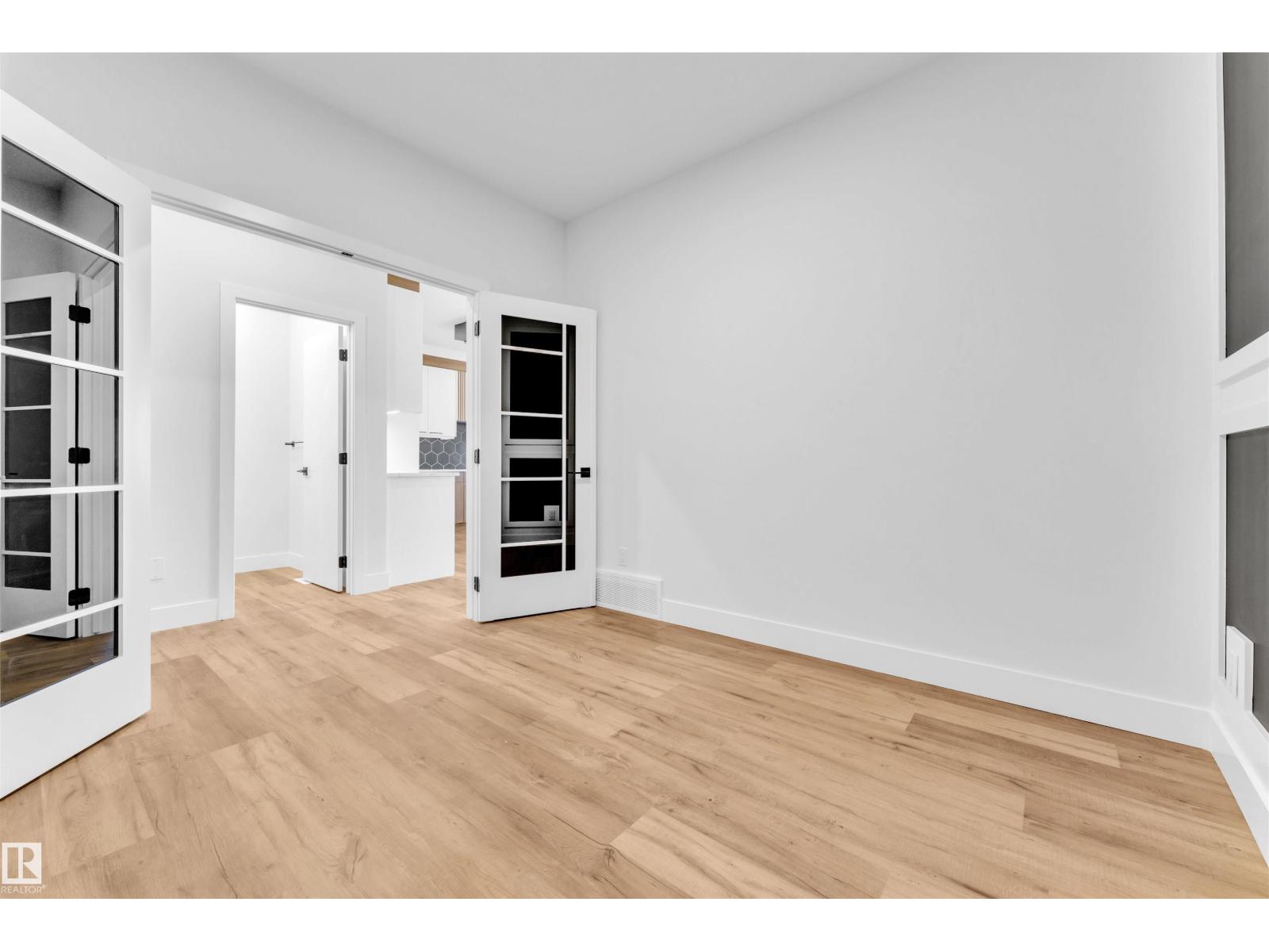 638 Astoria WY, Devon