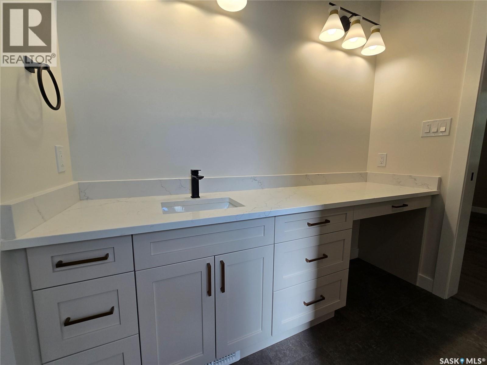 3 KENNEY CRESCENT - 23