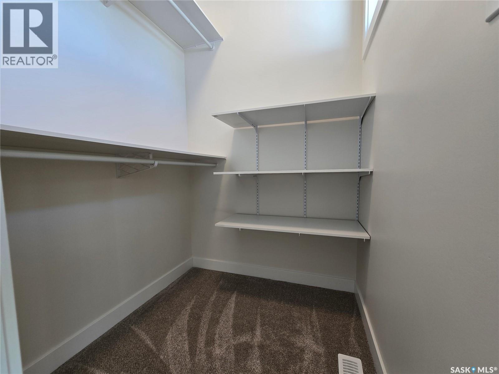 3 KENNEY CRESCENT - 31
