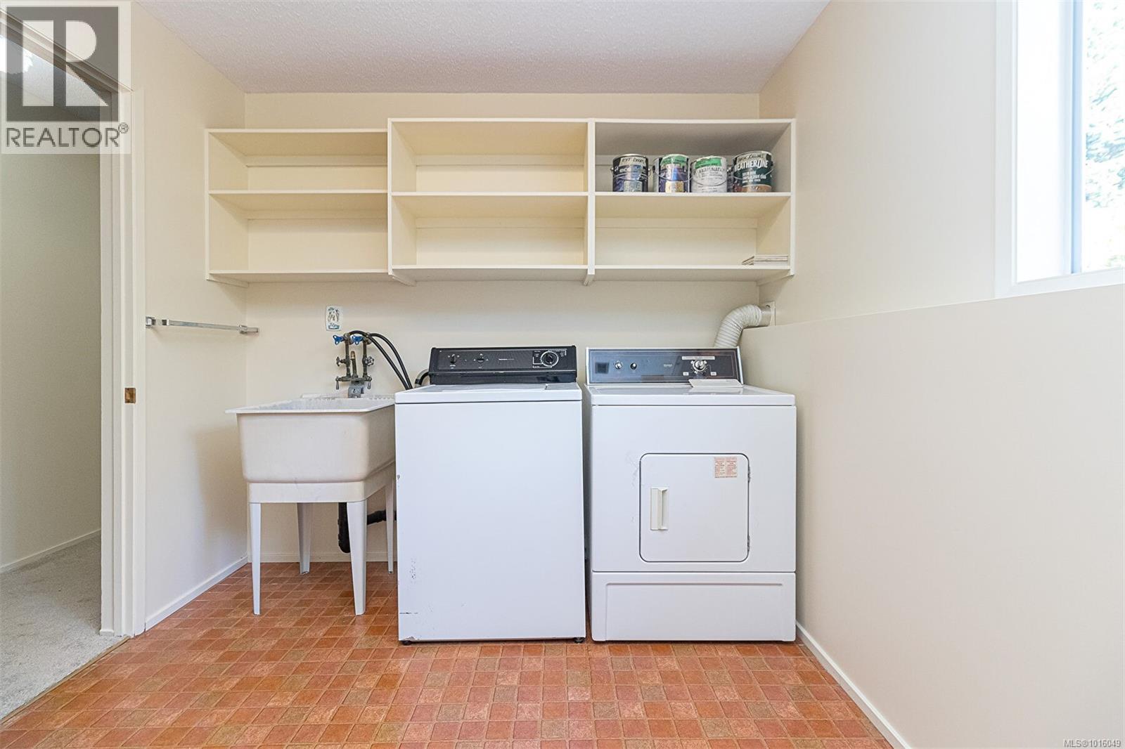  1814 Hillcrest Avenue, Saanich