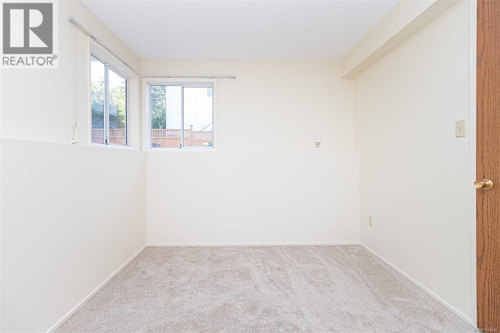  1814 Hillcrest Avenue, Saanich