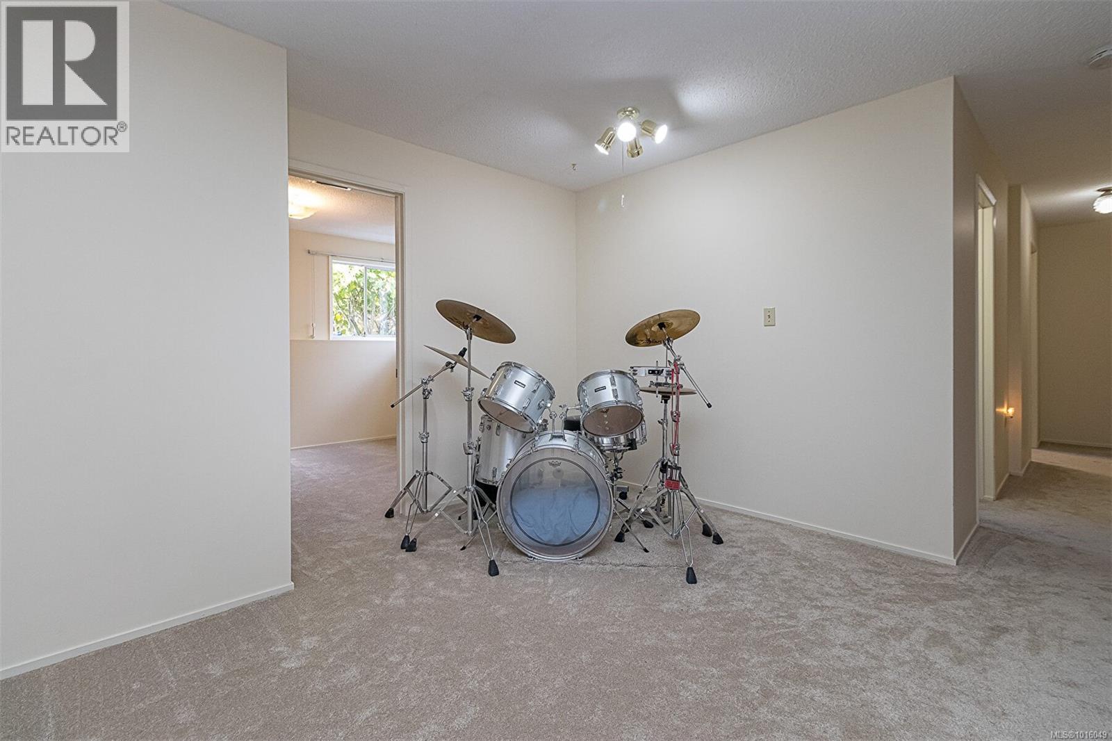  1814 Hillcrest Avenue, Saanich