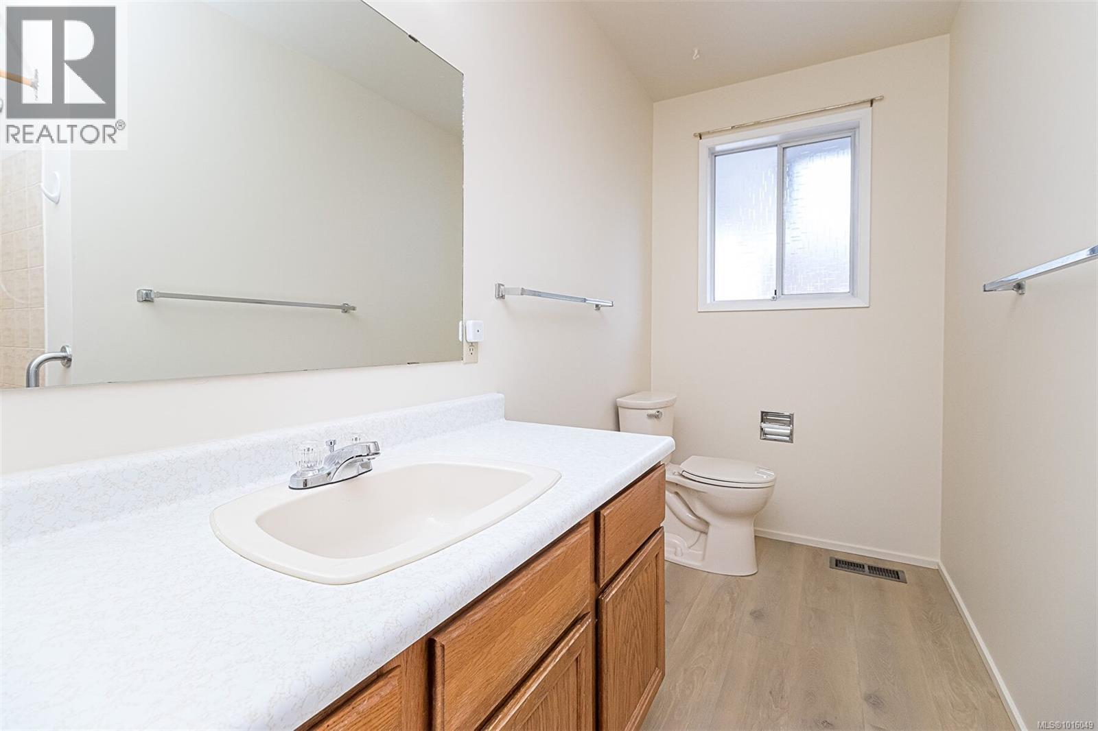  1814 Hillcrest Avenue, Saanich