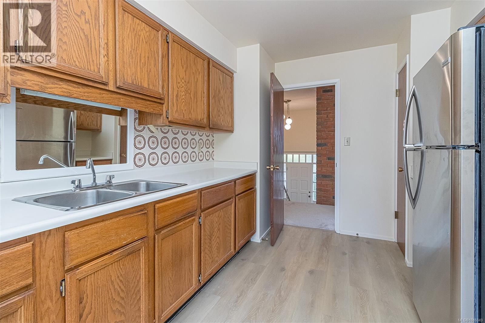  1814 Hillcrest Avenue, Saanich