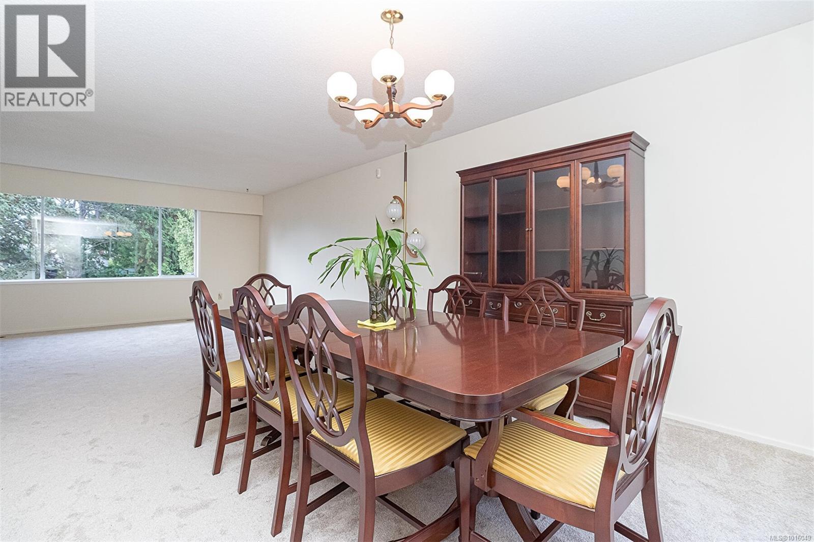  1814 Hillcrest Avenue, Saanich