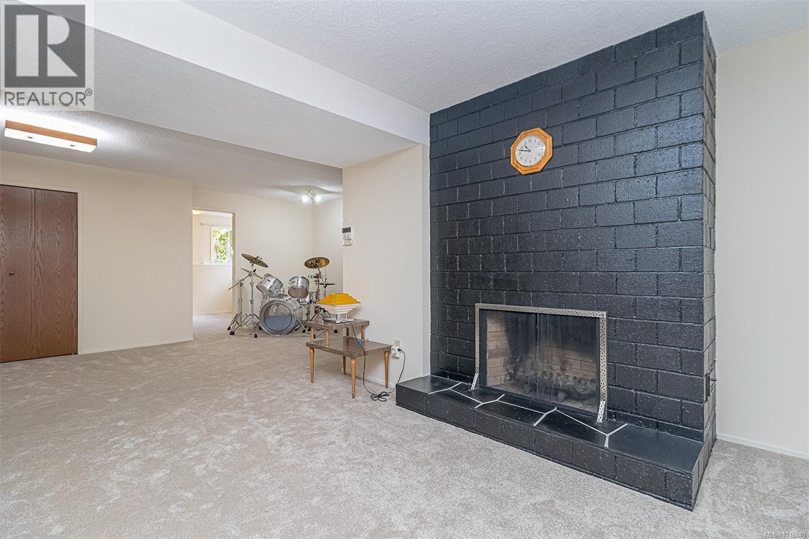 1814 Hillcrest Avenue, Saanich