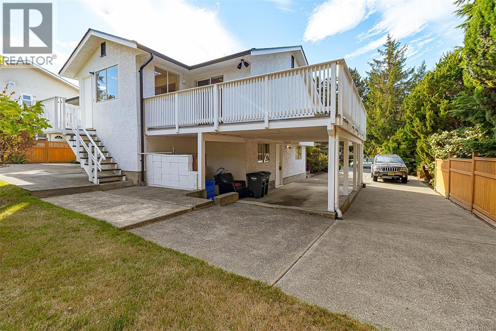  1814 Hillcrest Avenue, Saanich
