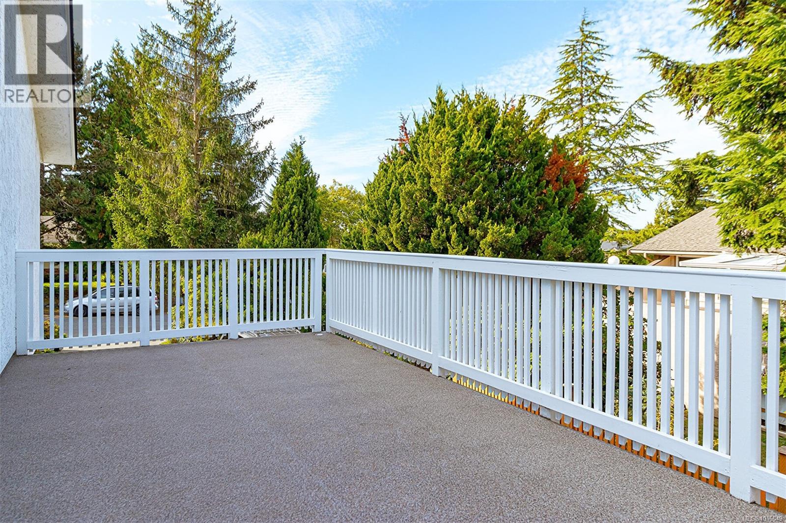  1814 Hillcrest Avenue, Saanich