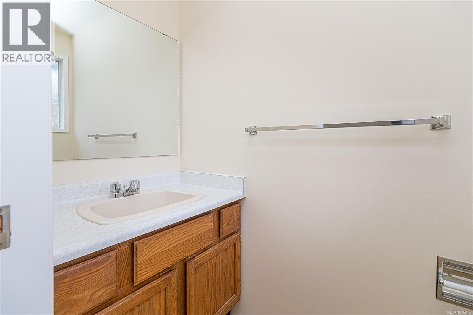  1814 Hillcrest Avenue, Saanich
