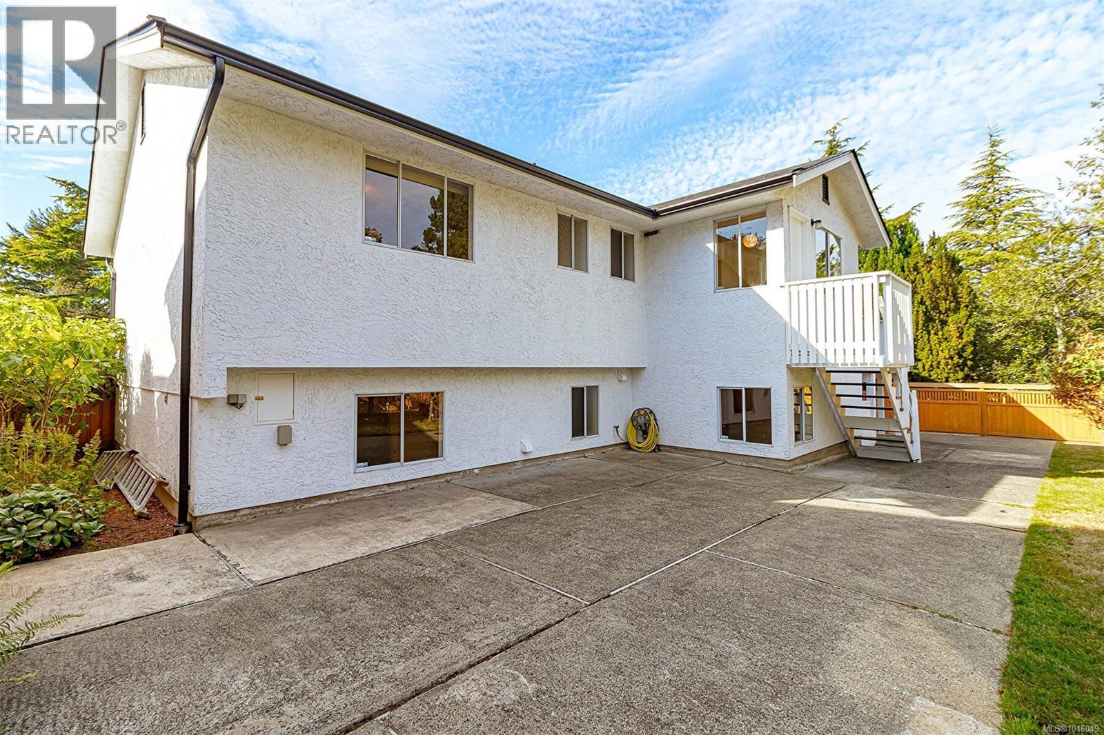  1814 Hillcrest Avenue, Saanich