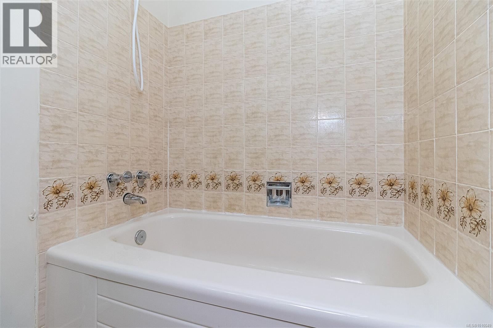  1814 Hillcrest Avenue, Saanich