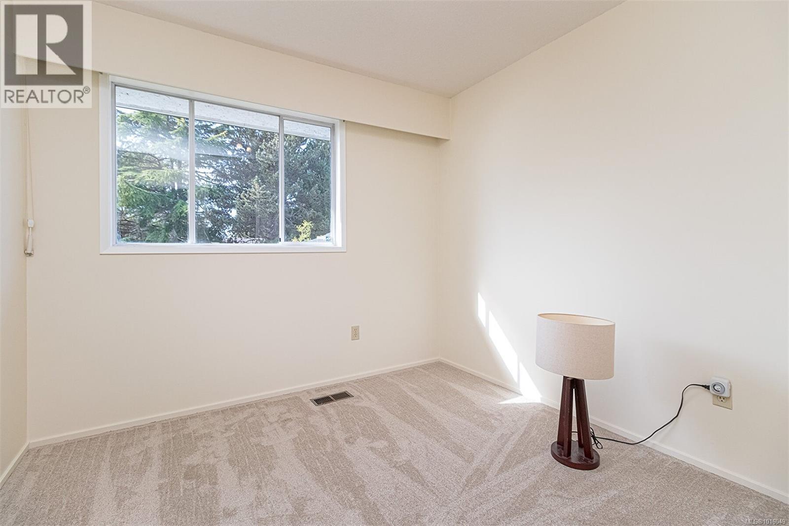  1814 Hillcrest Avenue, Saanich