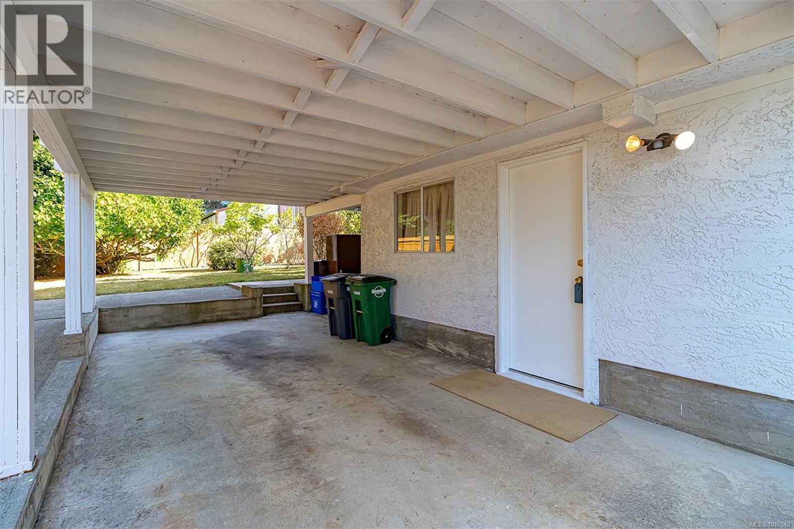  1814 Hillcrest Avenue, Saanich