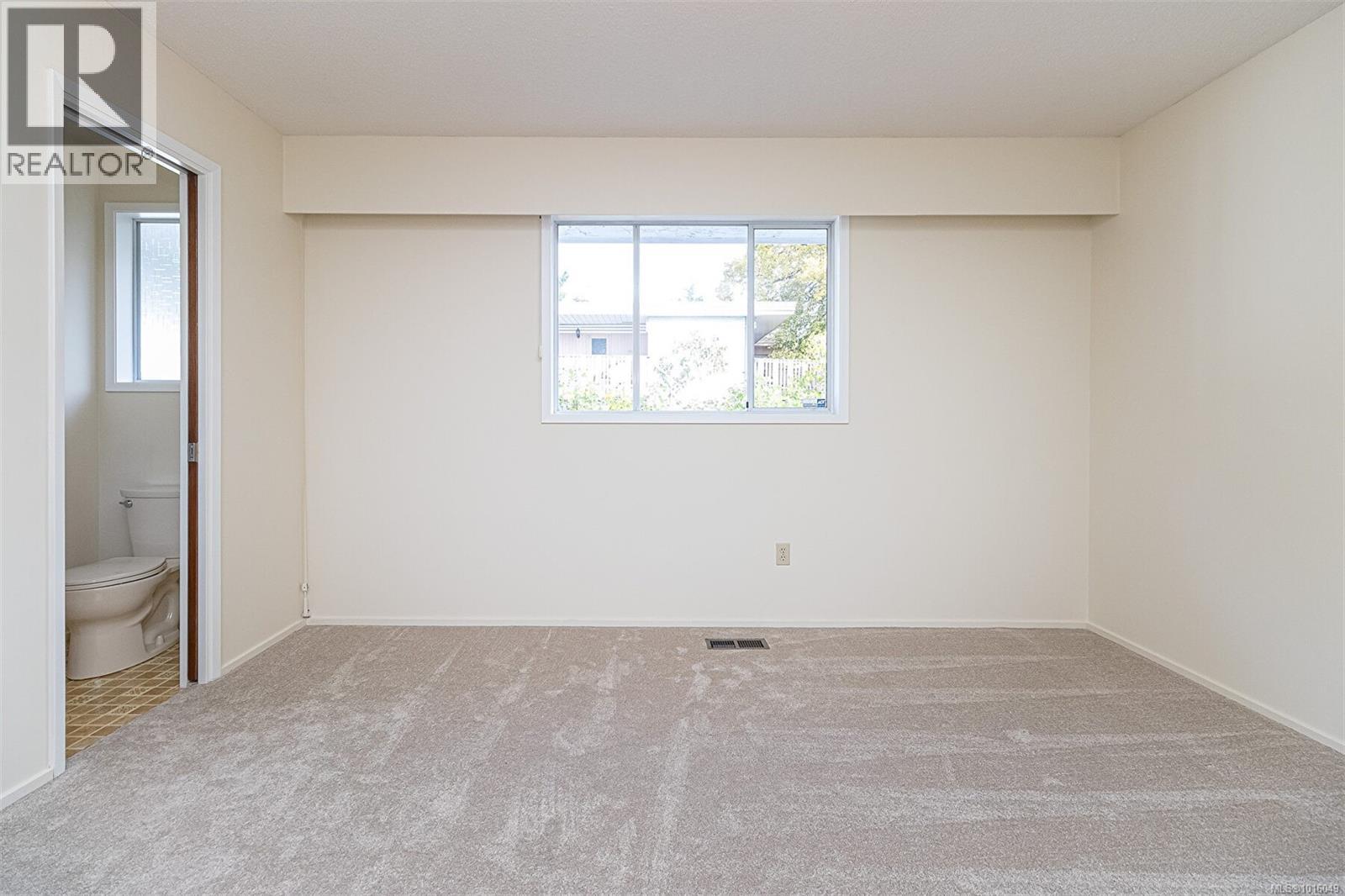  1814 Hillcrest Avenue, Saanich