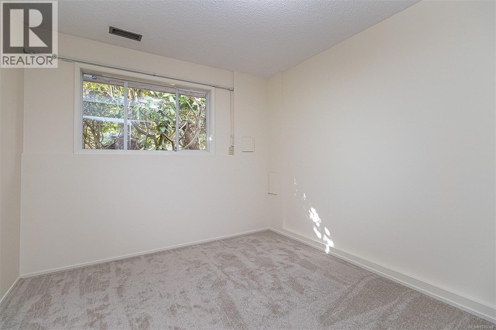  1814 Hillcrest Avenue, Saanich