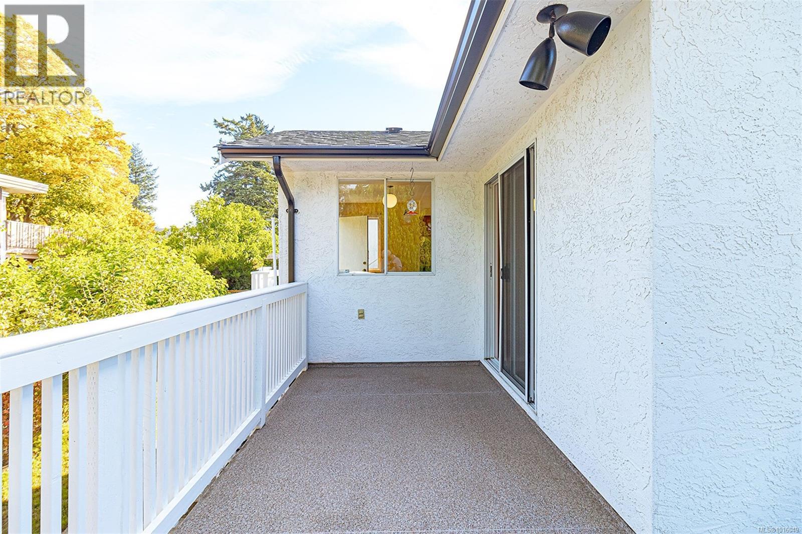  1814 Hillcrest Avenue, Saanich