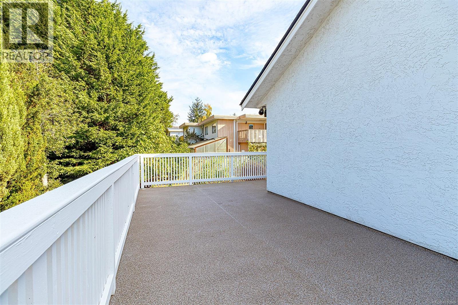  1814 Hillcrest Avenue, Saanich
