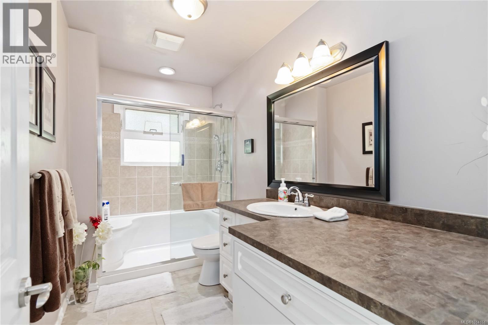  966 Jenkins Avenue, Langford