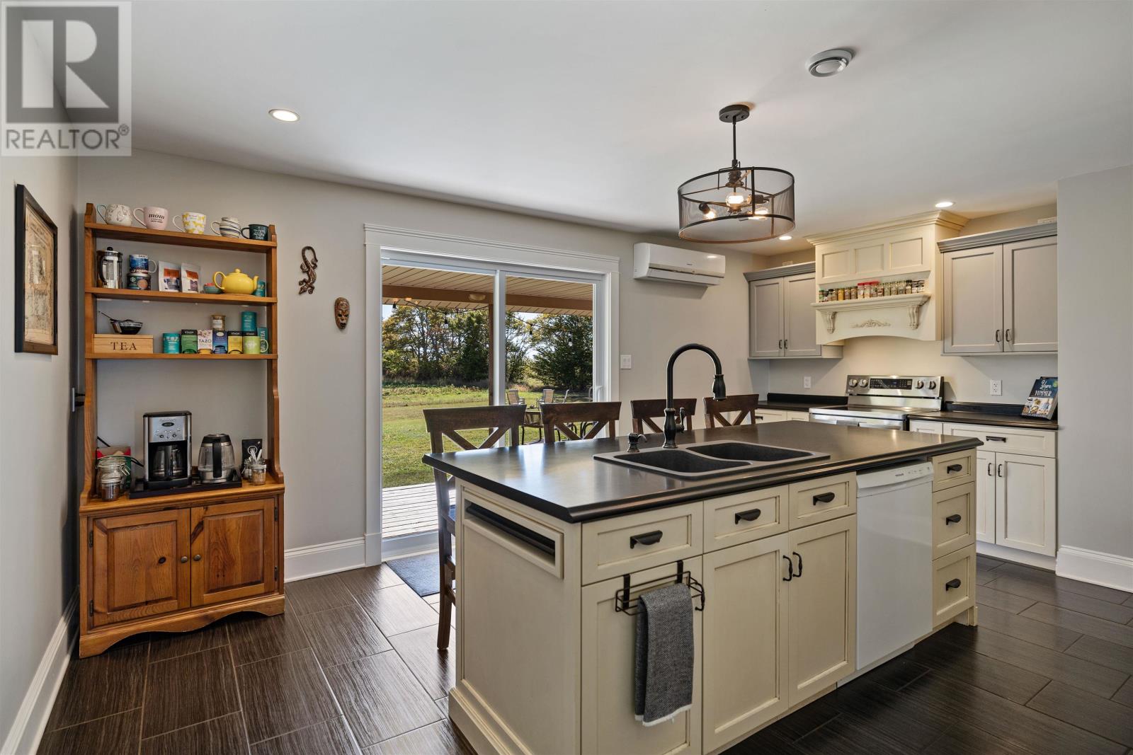 Single Family House for Sale in  BUCHANAN Road Mount Royal 