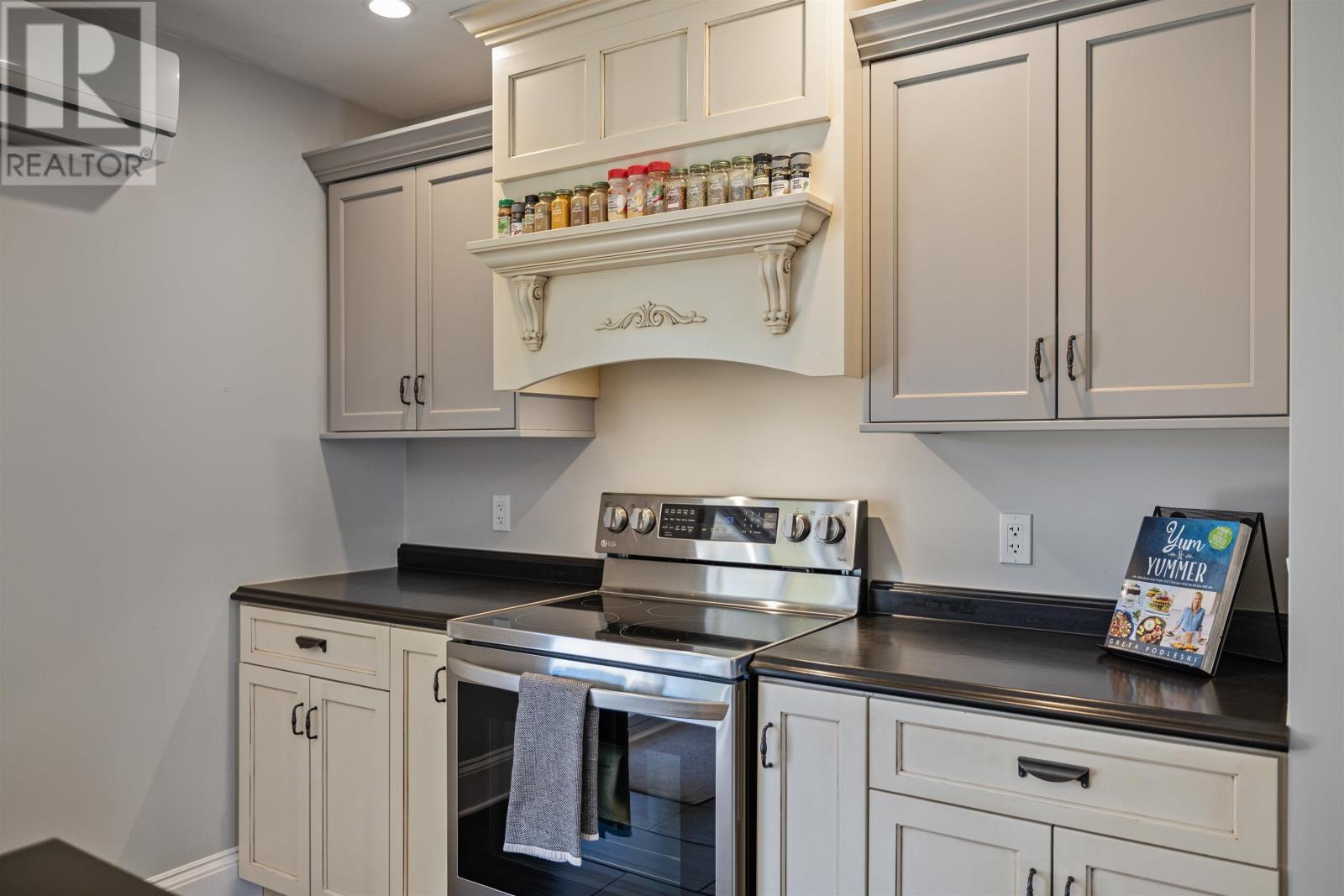 Single Family House for Sale in  BUCHANAN Road Mount Royal 
