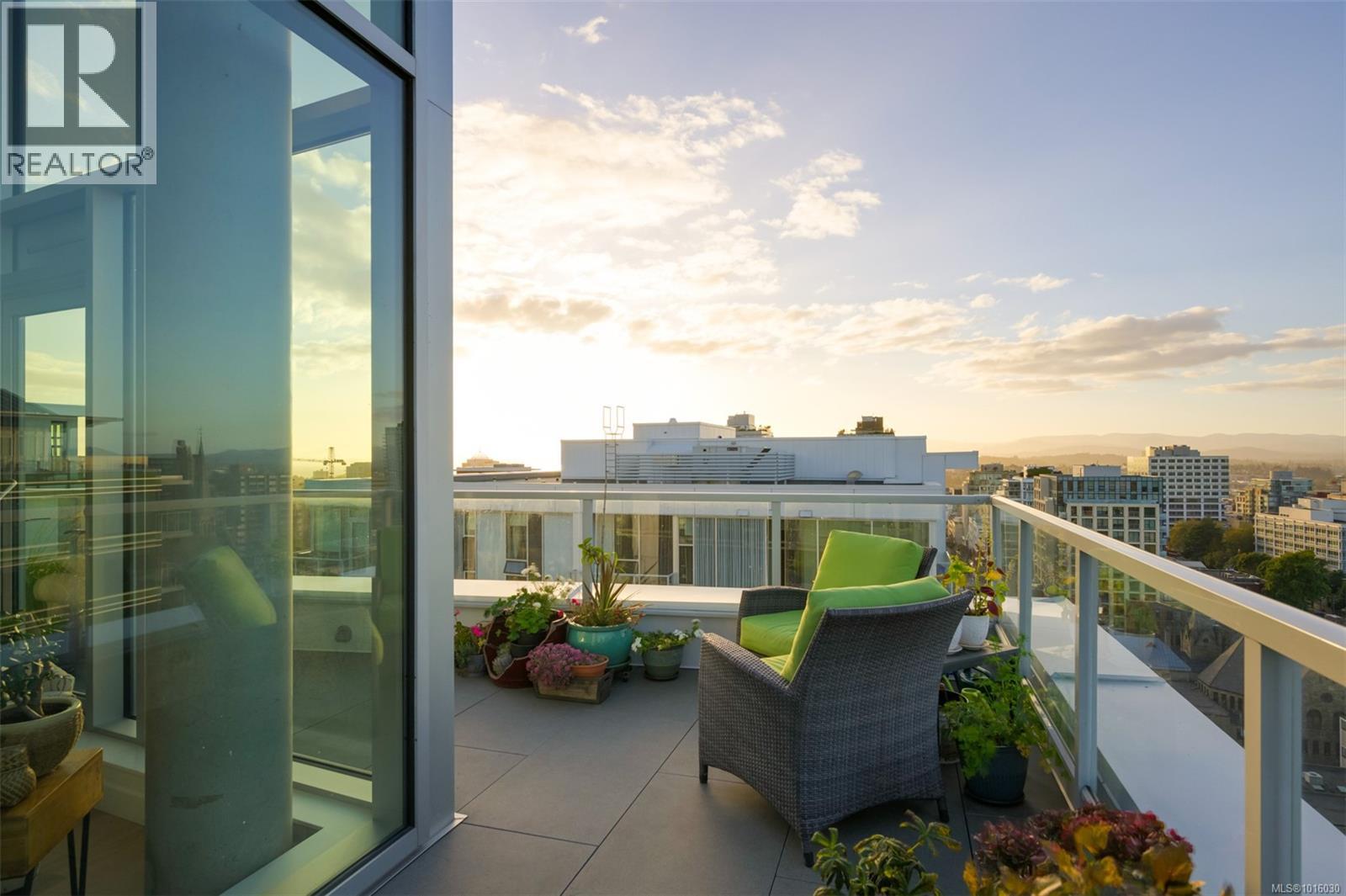 1702 989 Johnson Street, Victoria