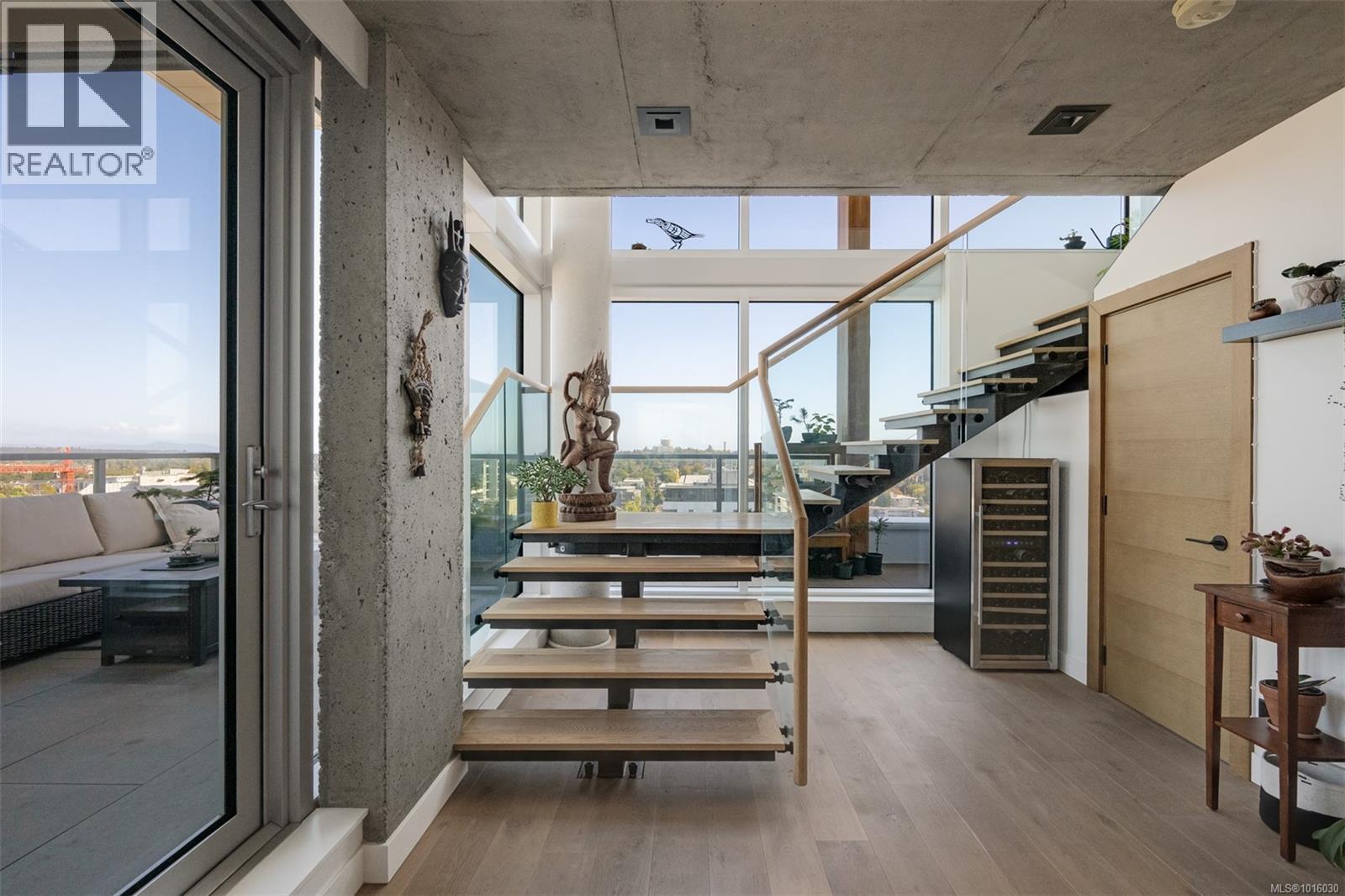 1702 989 Johnson Street, Victoria