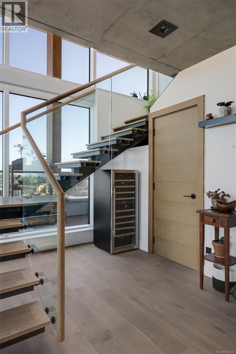 1702 989 Johnson Street, Victoria