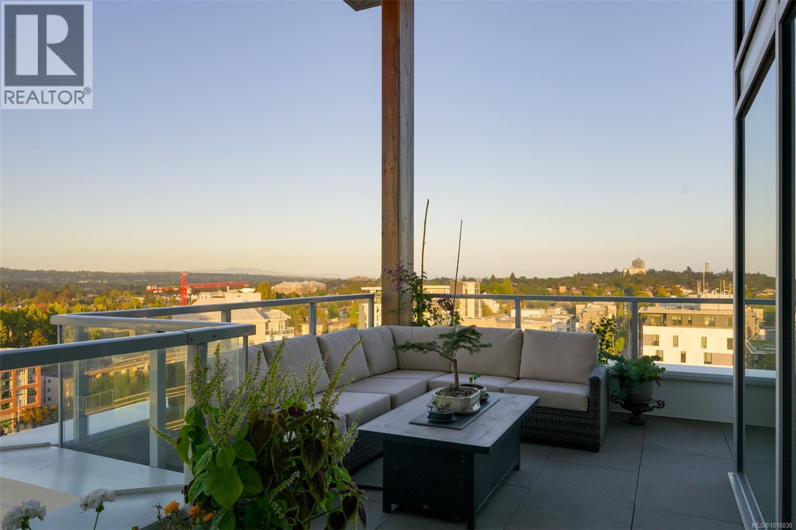 1702 989 Johnson Street, Victoria