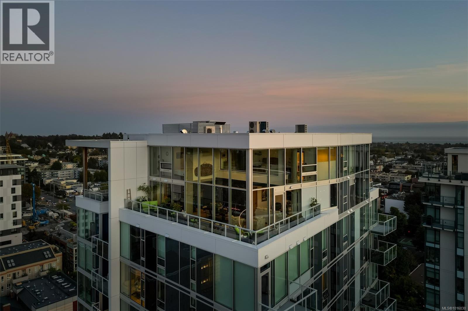 1702 989 Johnson Street, Victoria