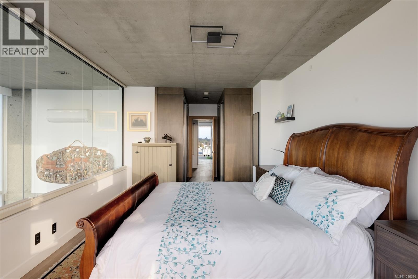 1702 989 Johnson Street, Victoria