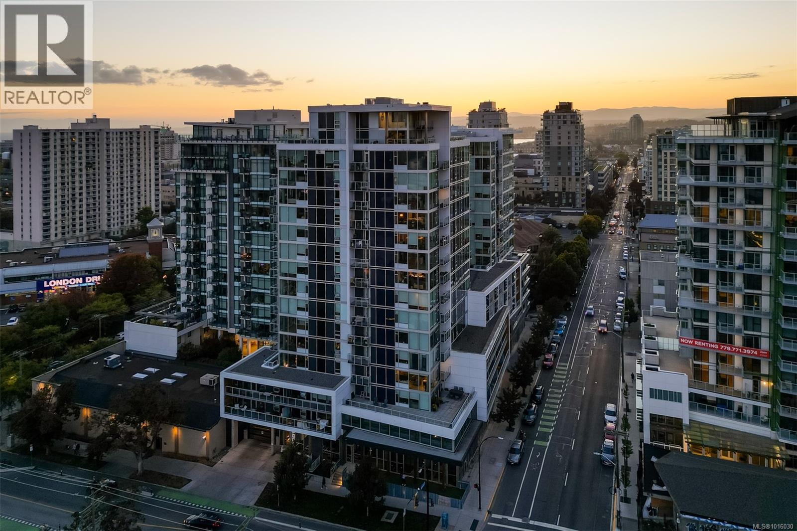 1702 989 Johnson Street, Victoria