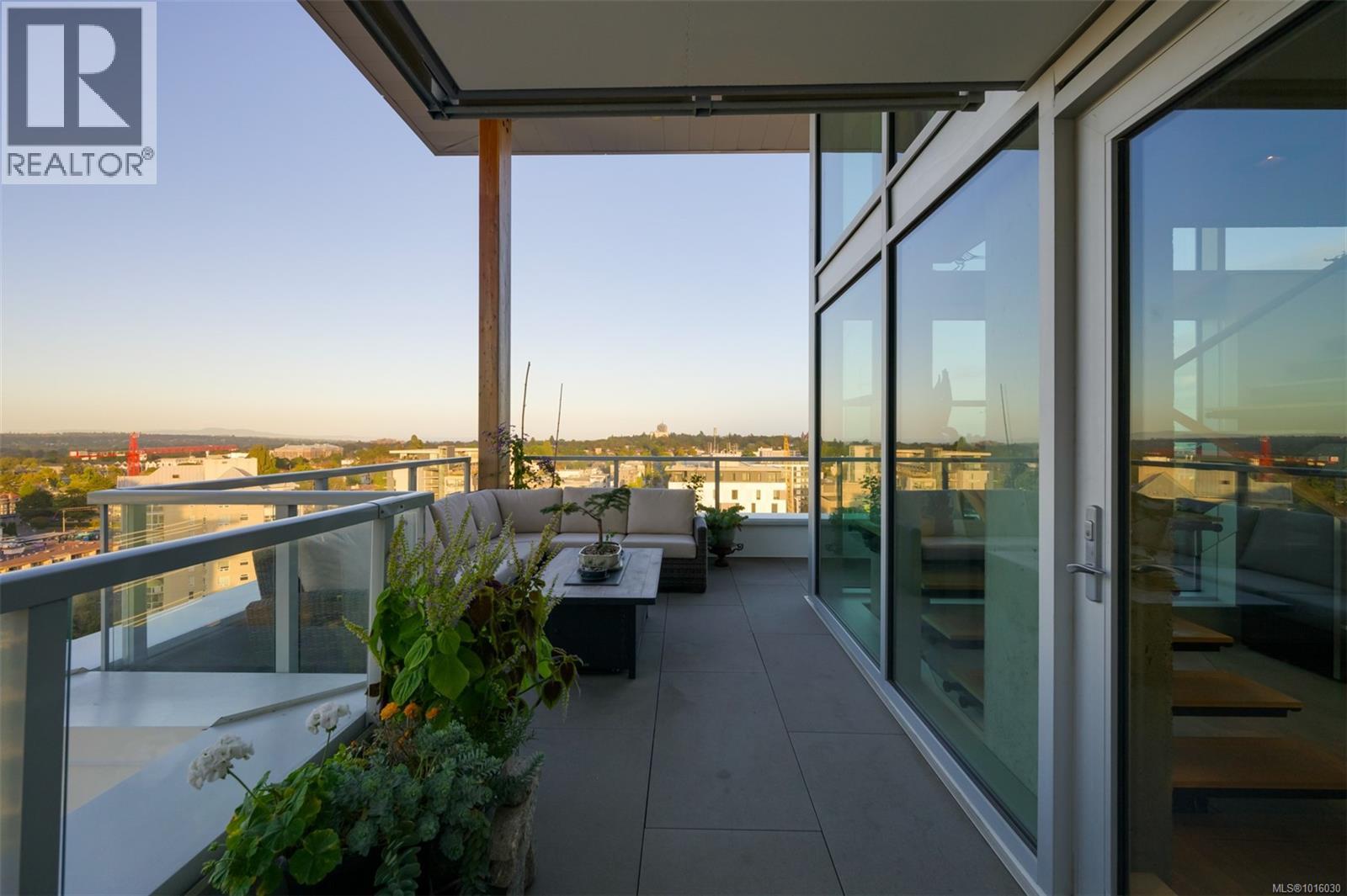 1702 989 Johnson Street, Victoria