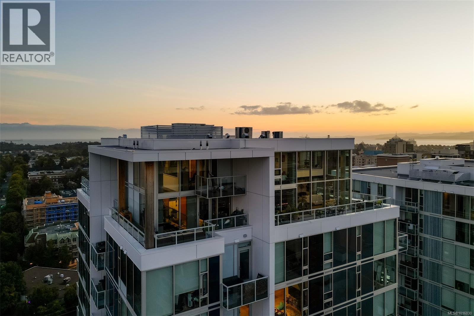 1702 989 Johnson Street, Victoria