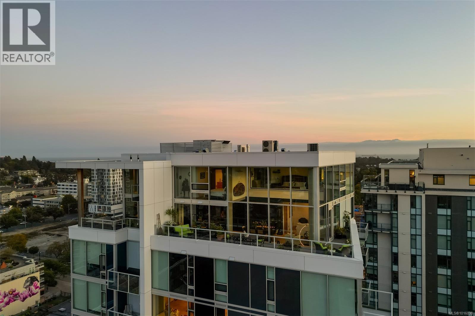 1702 989 Johnson Street, Victoria