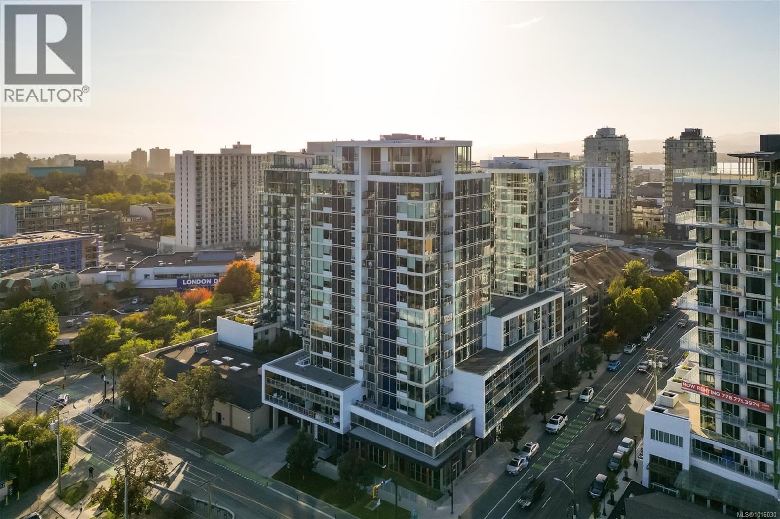 1702 989 Johnson Street, Victoria