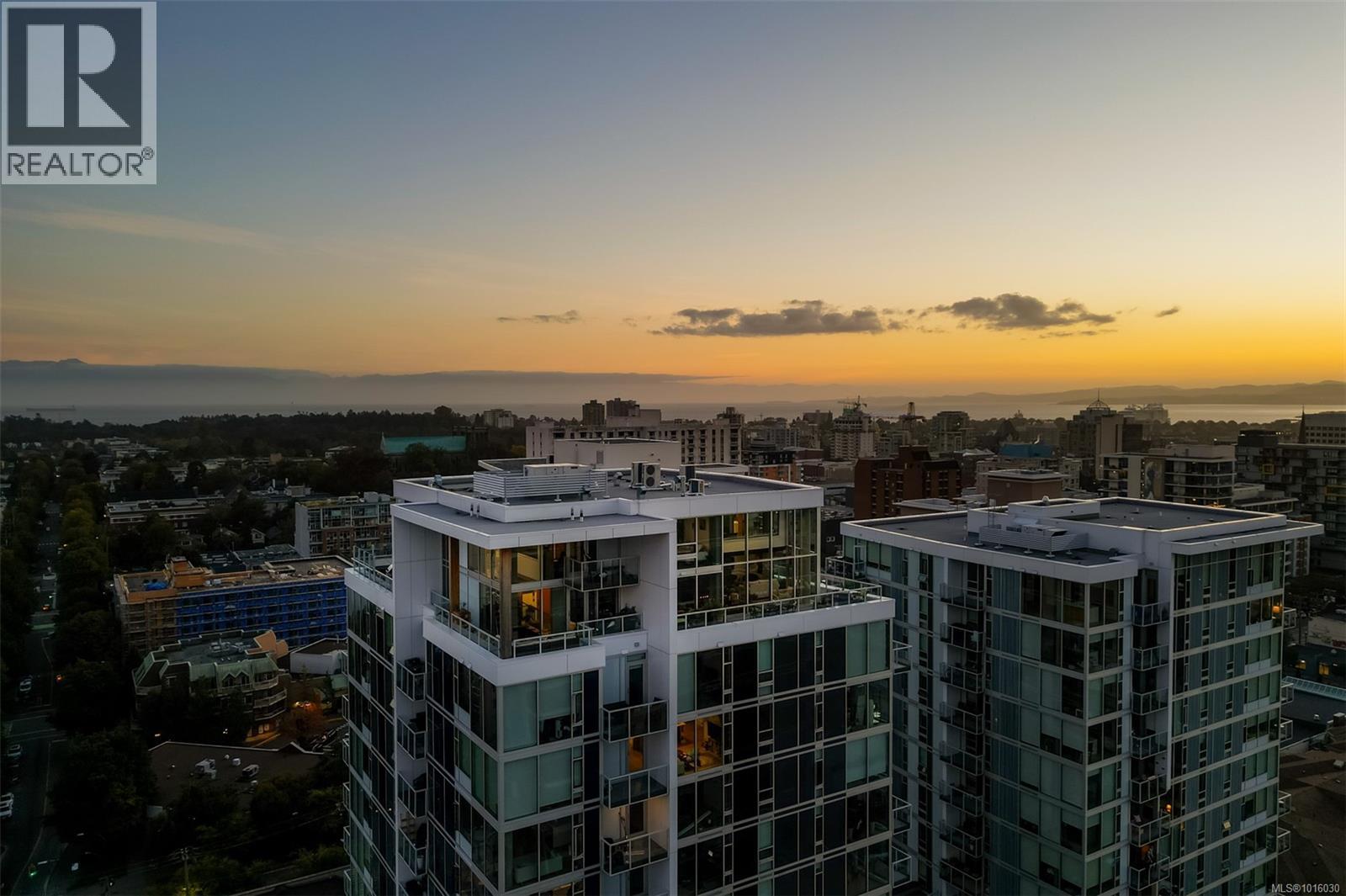 1702 989 Johnson Street, Victoria