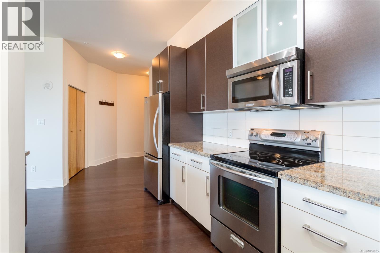 728 2745 Veterans Memorial Parkway, Langford