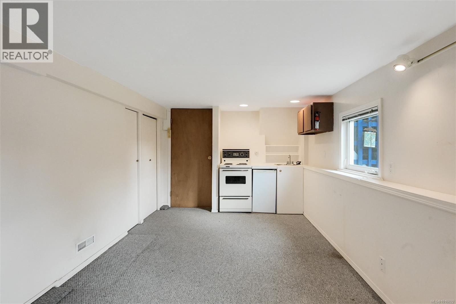 501 Lampson Street, Esquimalt