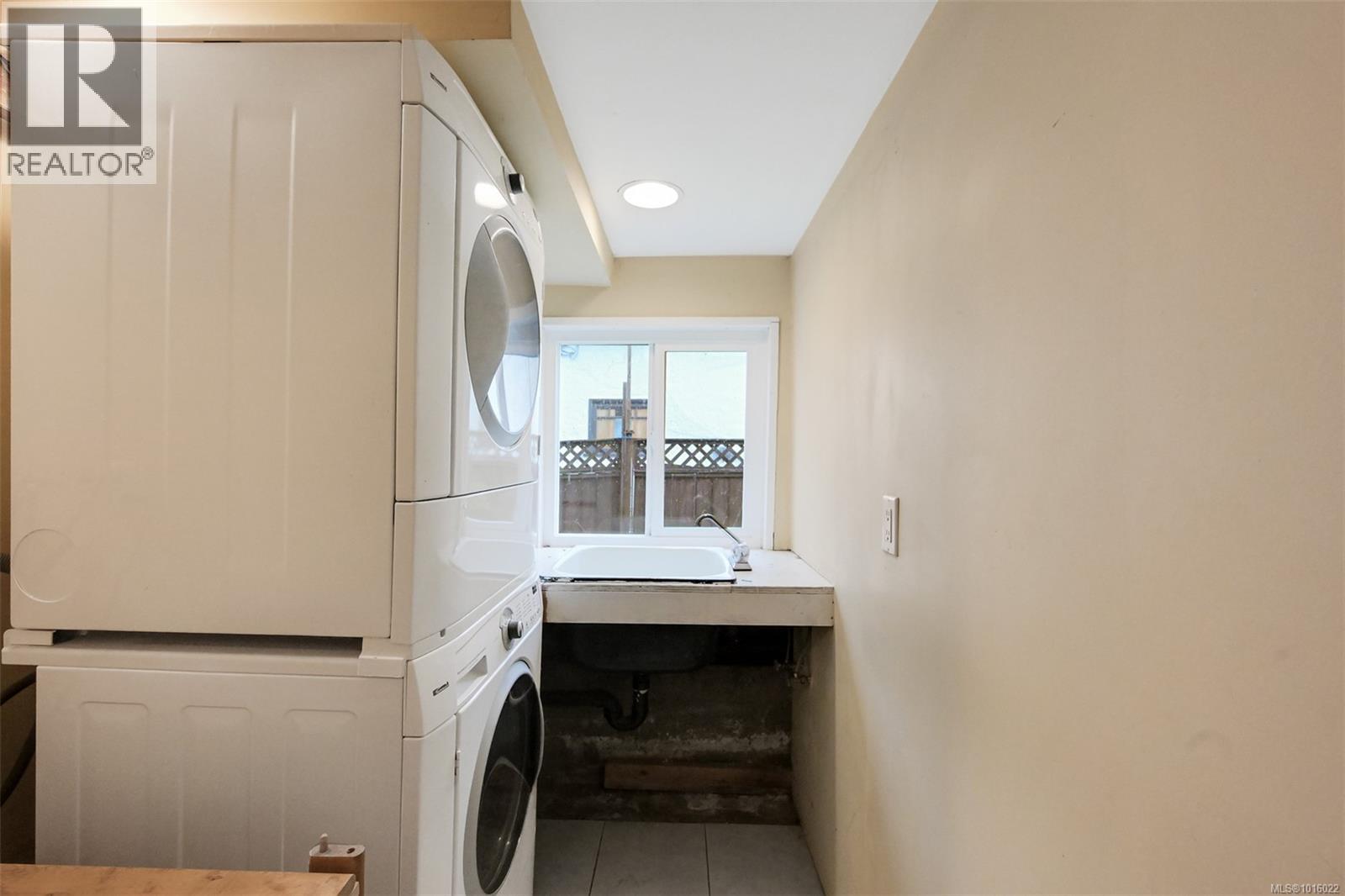  501 Lampson Street, Esquimalt