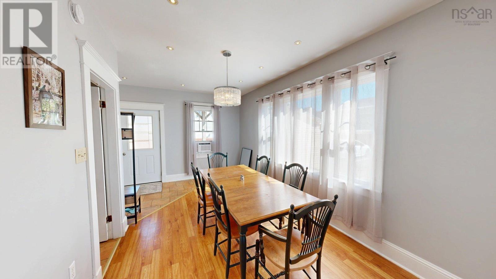 Property 8 of 49 of 1518/1520 Bridge Street