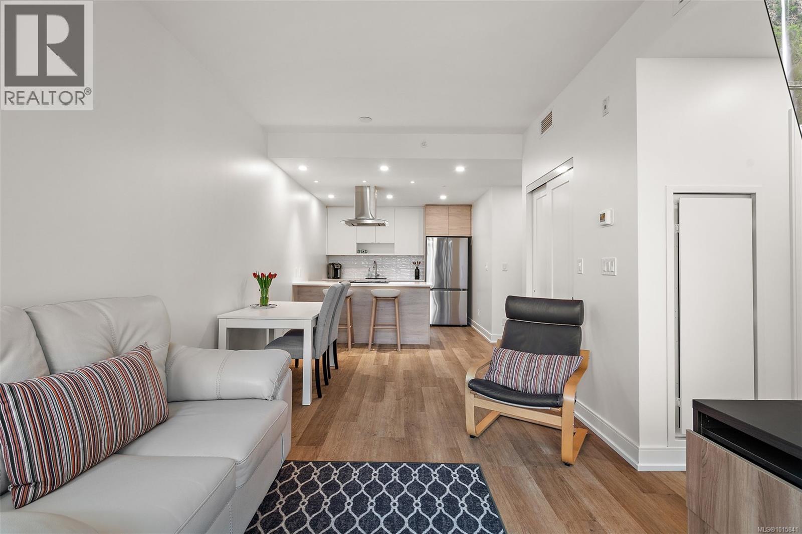807 1628 Store Street, Victoria