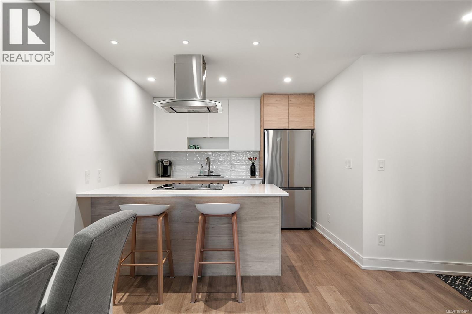 807 1628 Store Street, Victoria