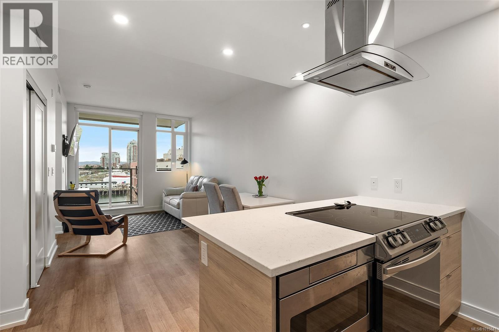 807 1628 Store Street, Victoria