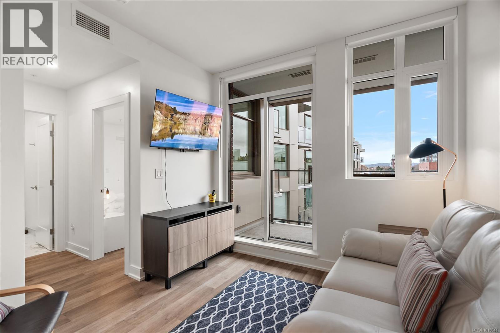 807 1628 Store Street, Victoria