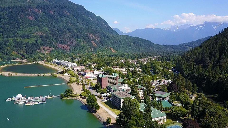 17 730 MCCOMBS DRIVE, Harrison Hot Springs, Harrison Hot Springs