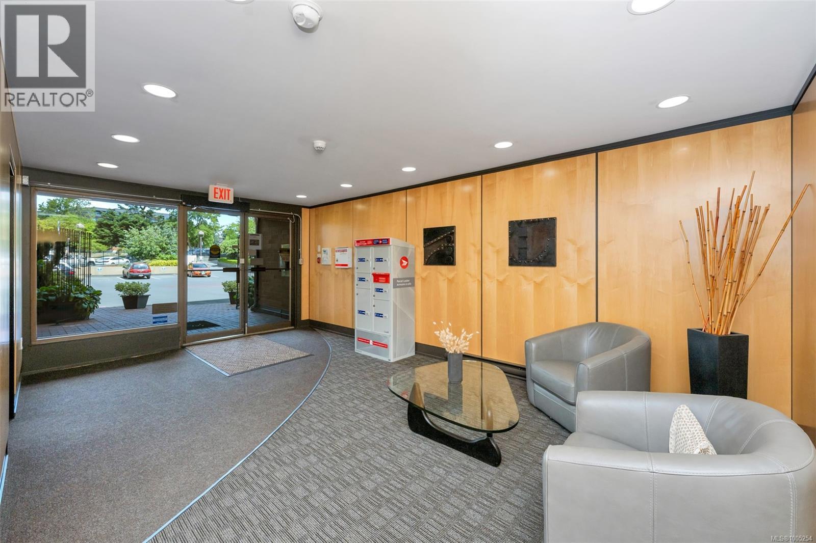 206 103 Gorge Road East, Saanich