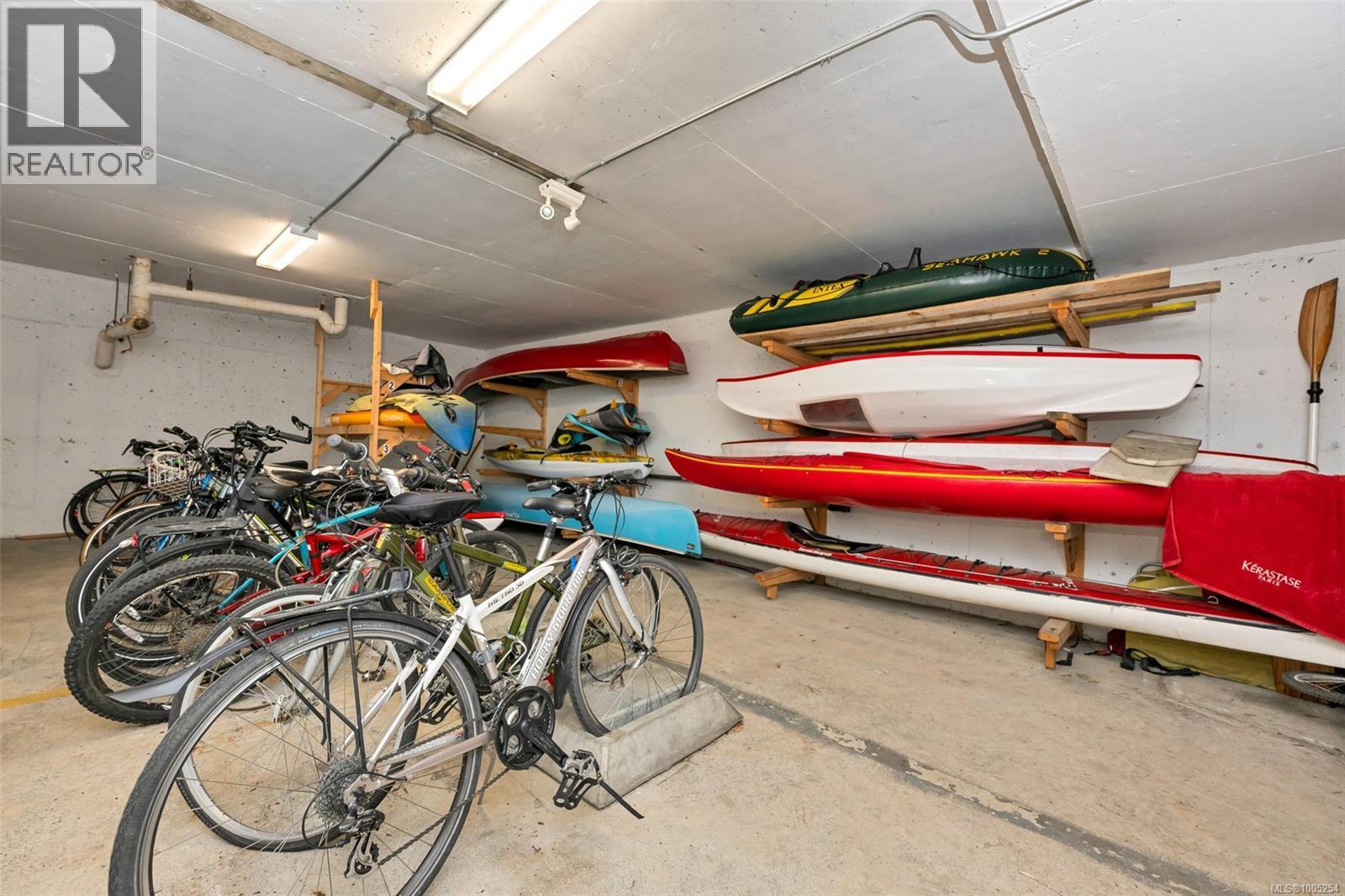 206 103 Gorge Road East, Saanich