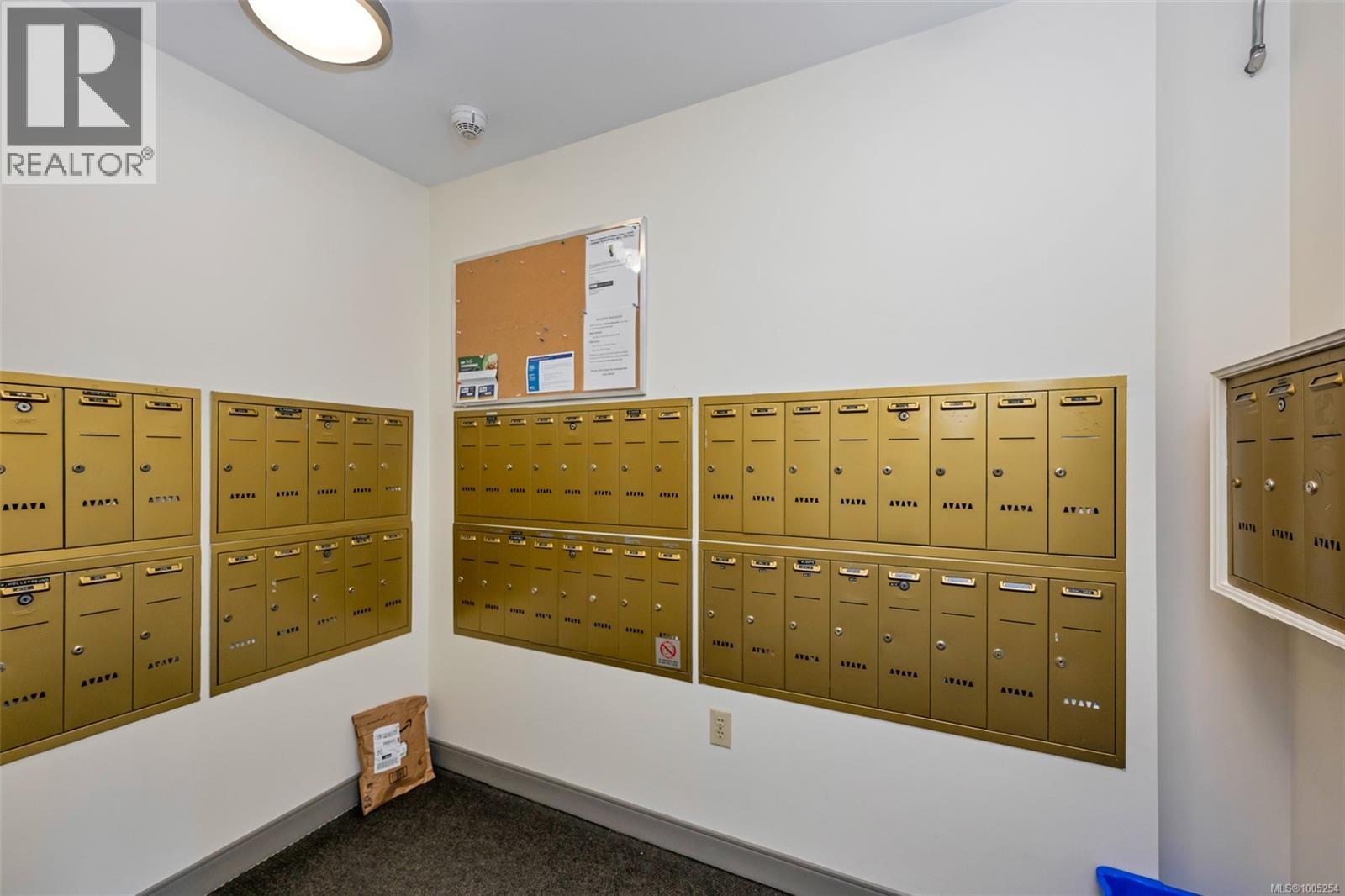 206 103 Gorge Road East, Saanich