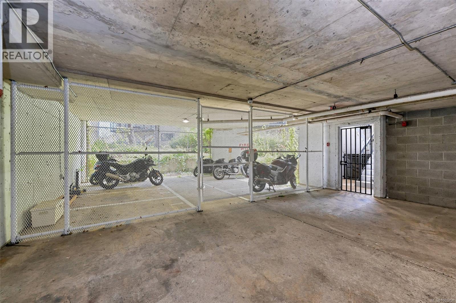 206 103 Gorge Road East, Saanich